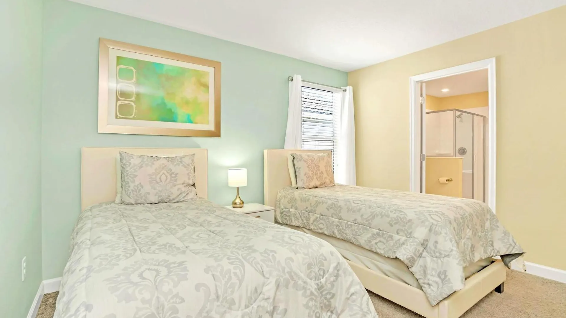 Holiday home Stunning 8Br Home With Bbq Pool And Theater Davenport