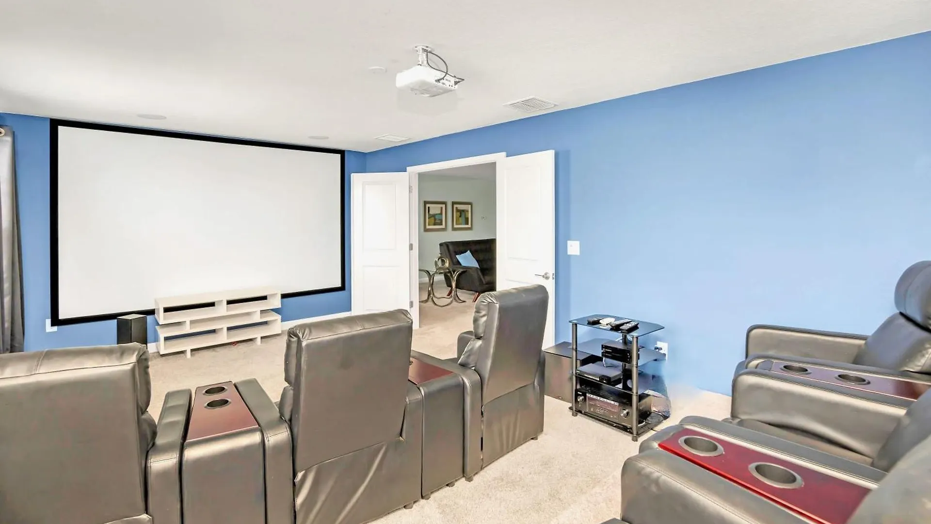 Stunning 8Br Home With Bbq Pool And Theater Davenport